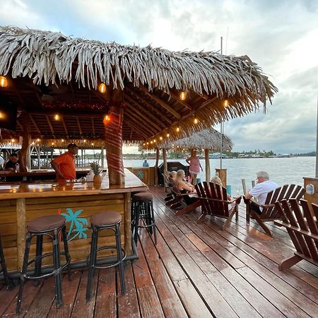Hotel Bocas Town Exterior photo